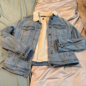 Universal Thread Blue Denim Jacket with Cream Sherpa Lining